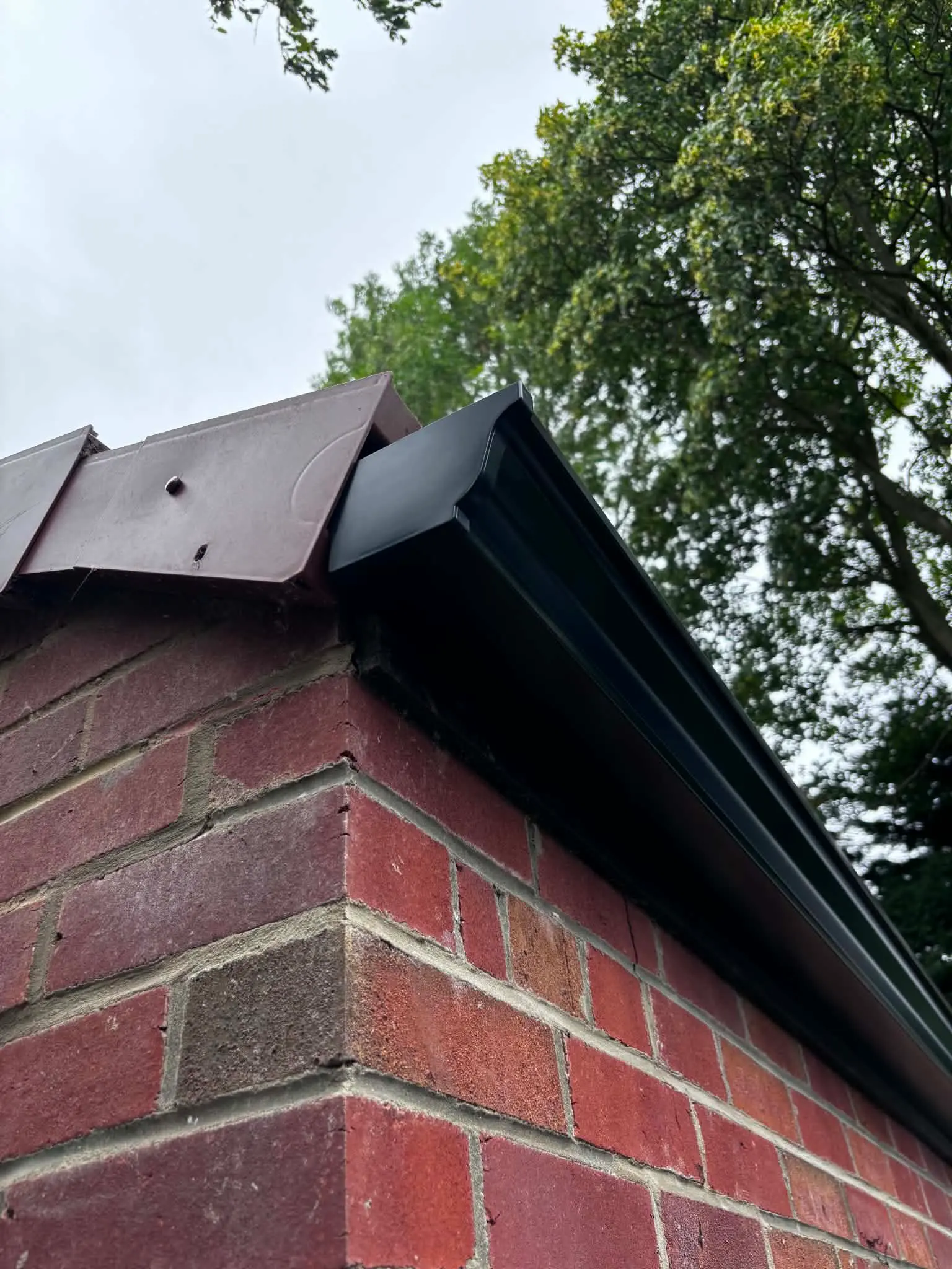 Seamless aluminium gutter installation by Trueflow Gutter Systems